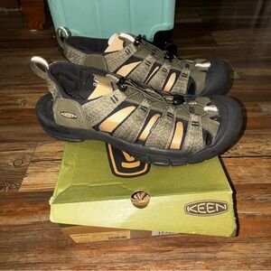 Keen Newport H2 Sandals Mens 13 Forest Night/Black Fishing/Hiking Waterproof